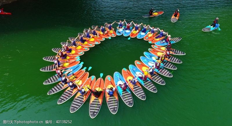 水上运动桨板团建水上活动尚闻时达图片