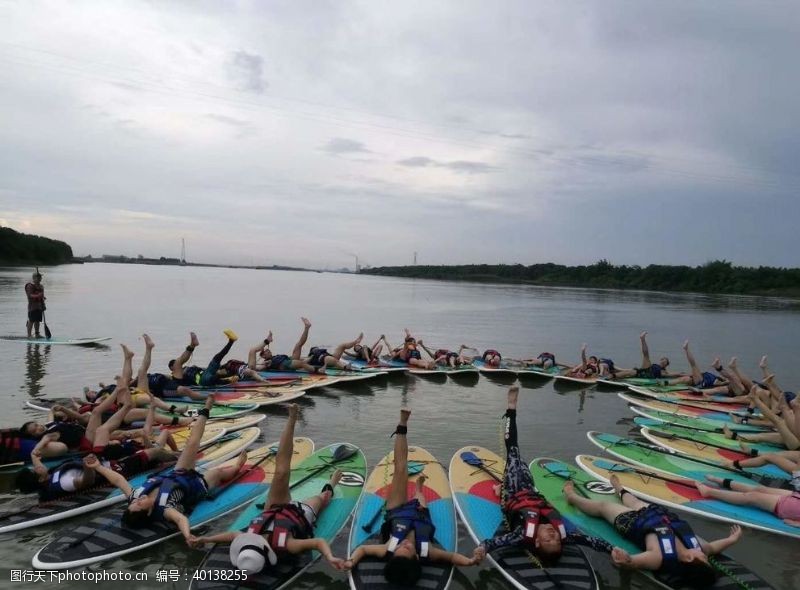 时尚运动桨板团建水上活动尚闻时达图片