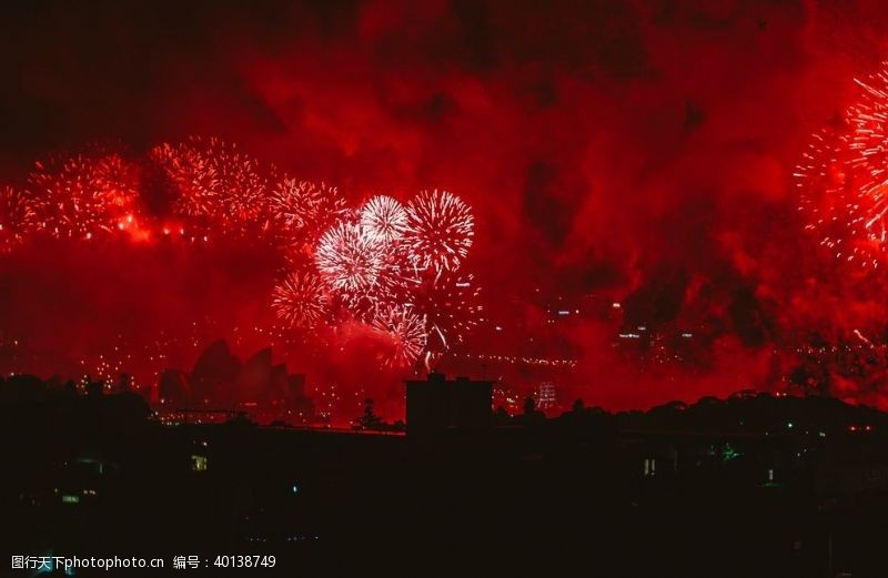 四射烟花图片