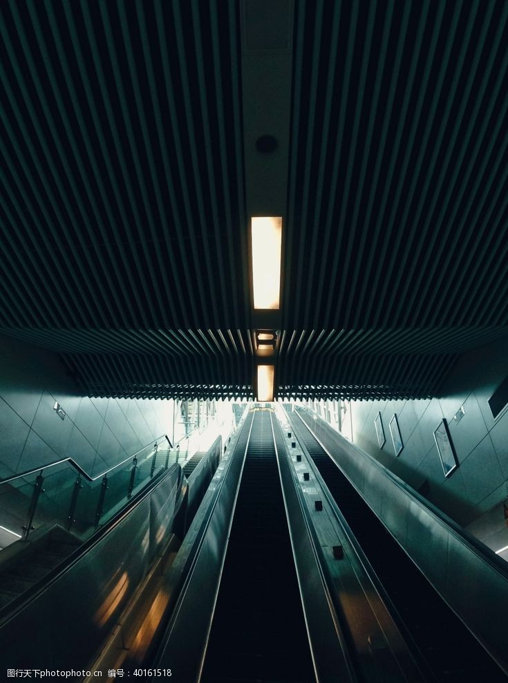 地铁扶手电梯图片