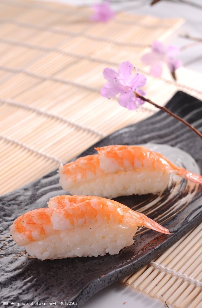 日食果味虾寿司手握图片