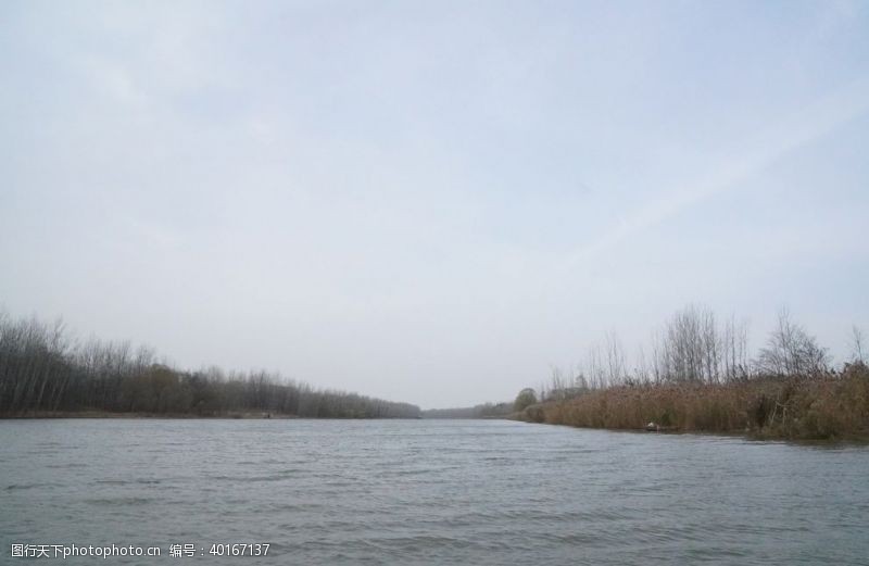 乡村田野河流图片