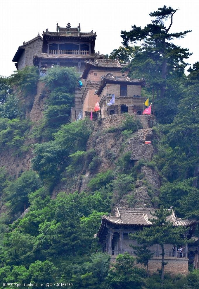 夏季崆峒山图片