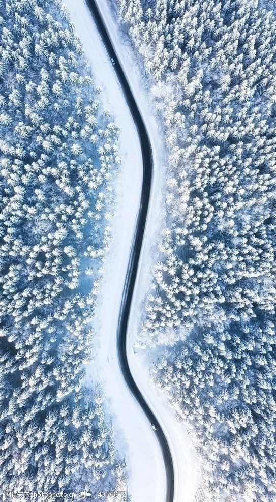 蓝色冰水雪原图片