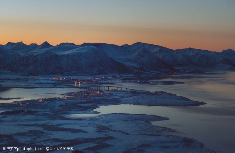 欧洲自然景观黎明时北挪威镇风景图片