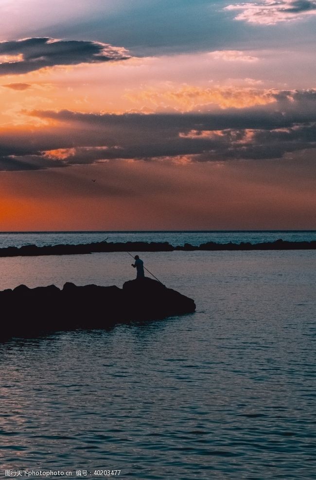 礁石海边图片