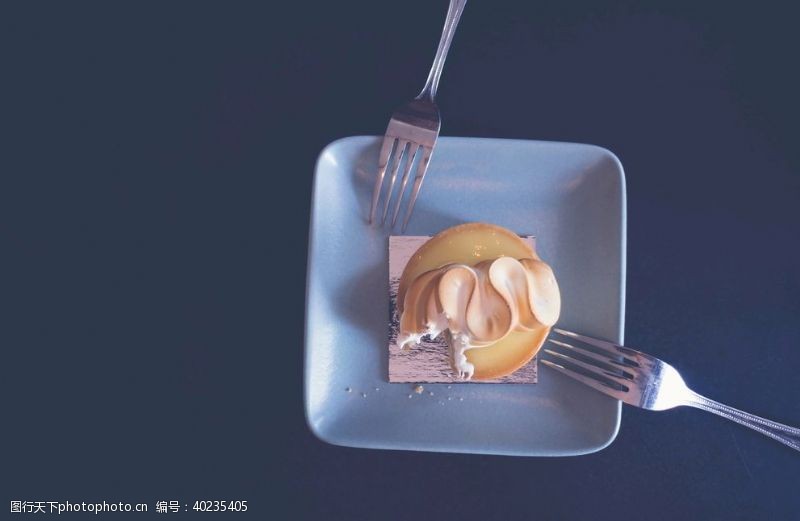 叉子蛋糕图片