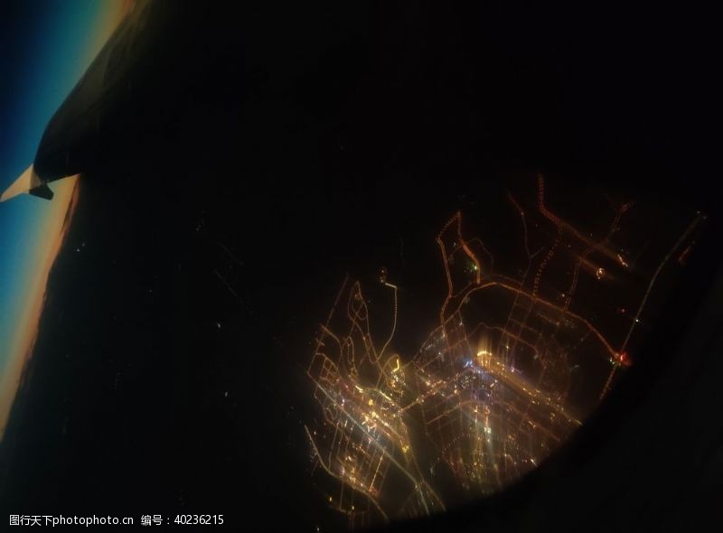 灯光飞机俯瞰城市夜空图片