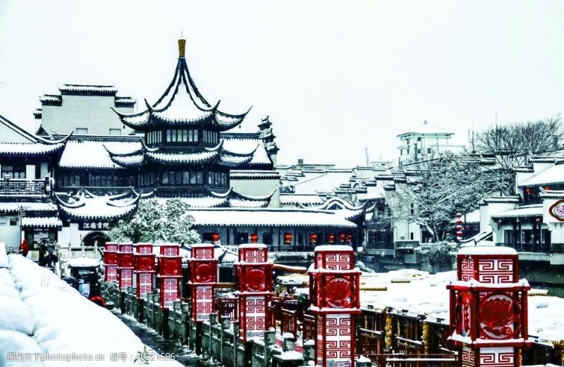 旅游季下雪古城图片