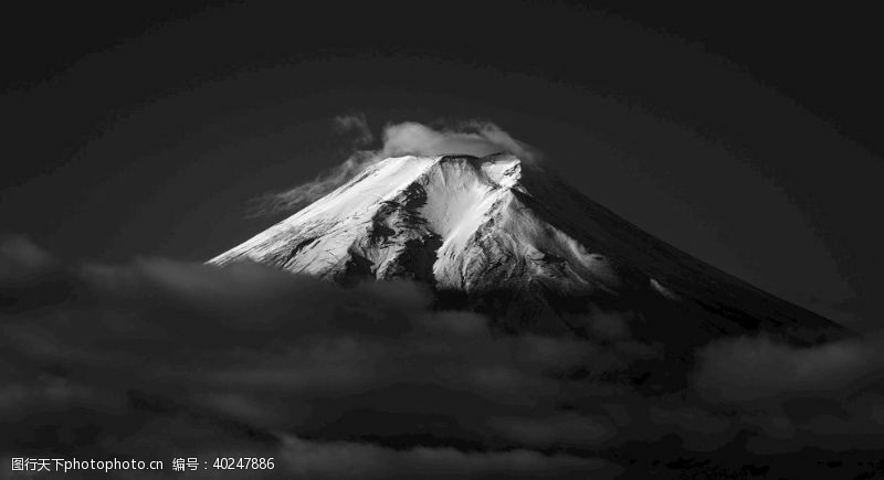 观山高士富士山黑白灰雪景图图片