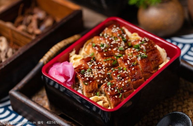 烧牛肉日本料理图片