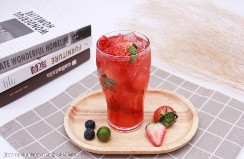 冰红茶草莓汁草莓饮品冷饮图片