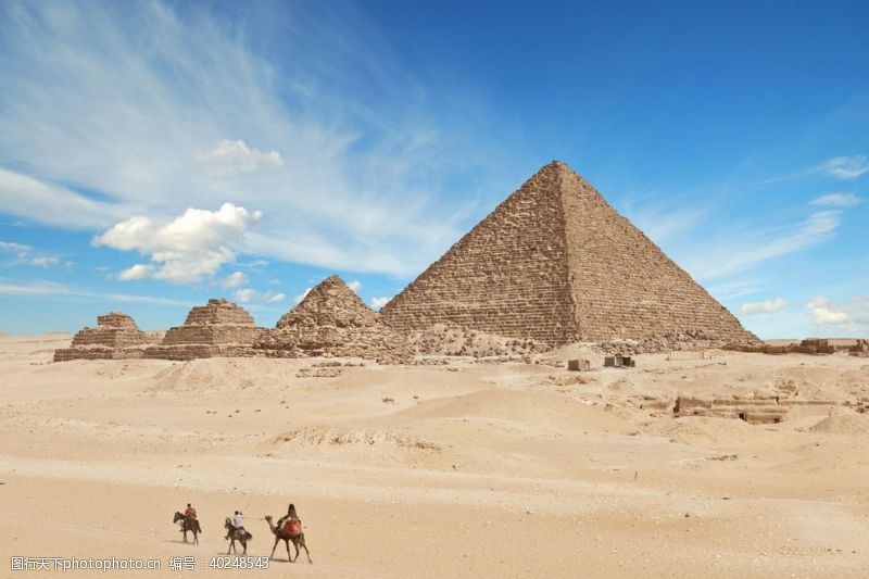 骆驼金字塔图片