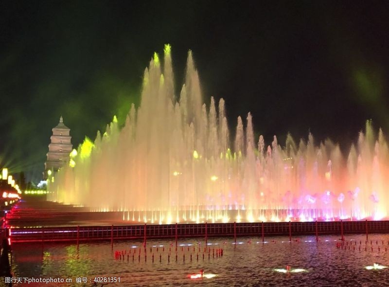 国内旅游西安大雁塔音乐喷泉图片