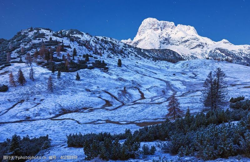 山峰美景雪山图片