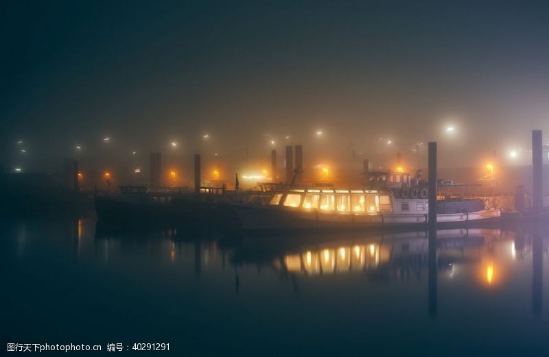 货船码头夜景图片